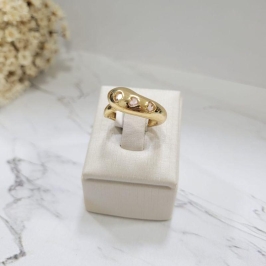 ANEL COM 3 CORAÇÕES EM PEDRA QUARTZO ROSA BANHADO A OURO 18K