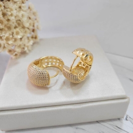 Argola grossa cravejada banhado a ouro 18k