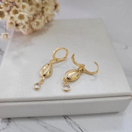 ARGOLINHA BUZIOS COM PEDRA BANHADO A OURO 18K