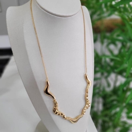 Colar organico ondas lisas e tralhadas banhado no ouro 18k