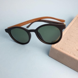 Oculos redondo preto armacao preta com perna madeira pola