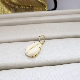 Pingente buzios na cor perola banhado a ouro 18k