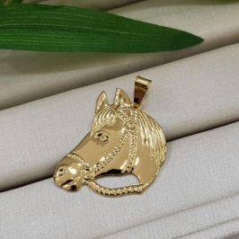Pingente cabeca de cavalo grande banhado a ouro 18k
