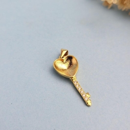 PINGENTE CHAVE CRAVEJADA BANHADA A OURO 18K