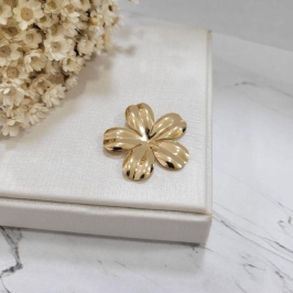 Pingente flor riscada banhado a ouro 18k