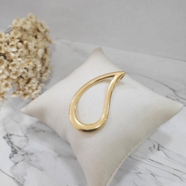 Pingente gota vazada grande banhado a ouro 18k