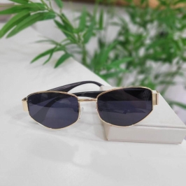 Oculos oval preto armacao dourada perna grossa preta