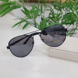 Oculos oval preto armacao preta