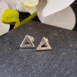 BRINCO TRIÂNGULO PRATA 925