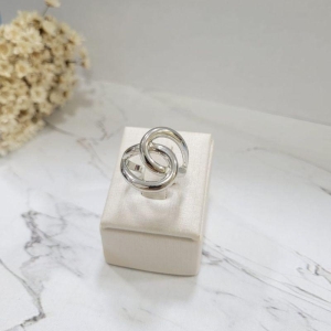 Anel entrelacado banhado de rodio branco