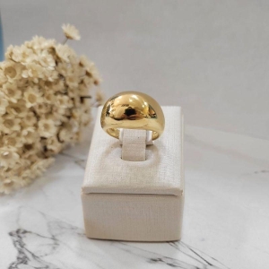 Anel liso abaulado oco banhado a ouro 18K