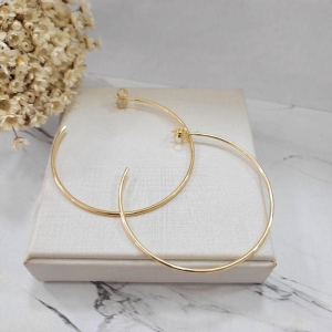 ARGOLA ABERTA 6CM  FIO REDONDO BANHADO A OURO 18K