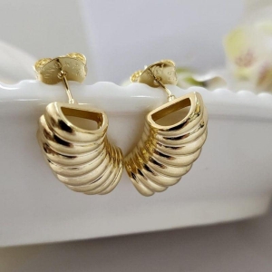 Brinco canelado banhado a ouro 18k