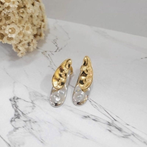 Brinco duplo martelado na semi joia e no rodio branco