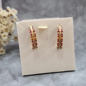 BRINCO EAR HOOK CRAVEJADO COLORIDO BANHADO A OURO 18K