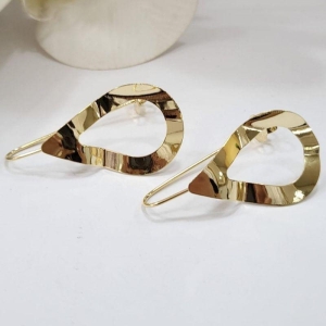 Brinco gancho gota vazada torta banhado a ouro 18k