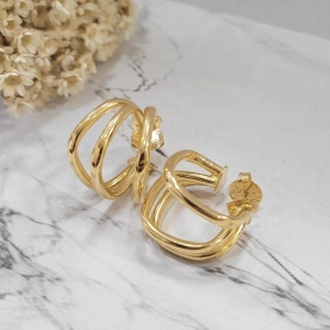 Brinco tubo tres aros medio banhado no ouro 18k