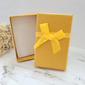 Caixinha de presentes cor dourada