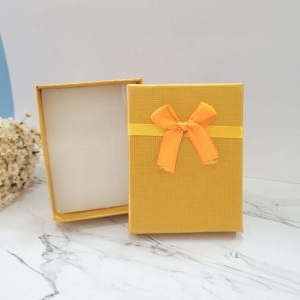 Caixinha de presentes cor dourada