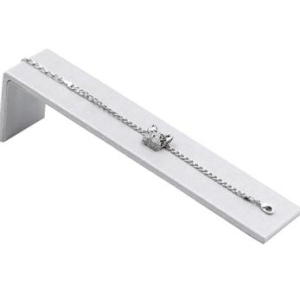 Expositor courino rampa para pulseira na cor bege claro