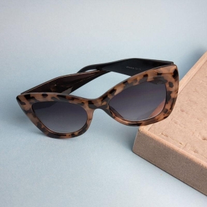 Oculo quadrado gatinho preto armacao oncinha