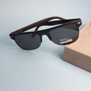 Oculos oval preto armacao preta