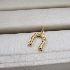 Pingente ferradura media dupla banhado a ouro 18k