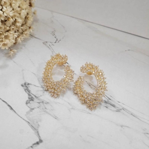 Brinco luxo curvado toda na zirconia banhado a ouro 18k