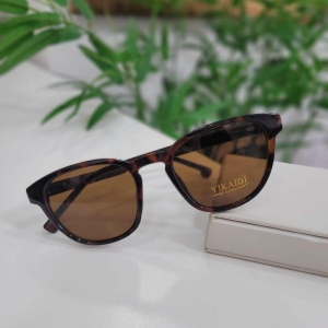 Oculos oval marrom armacao desenhada no marrom