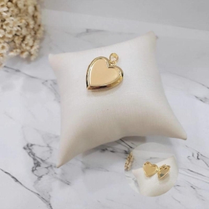 Pingente relicario coracao liso achatado banhado a ouro 18K