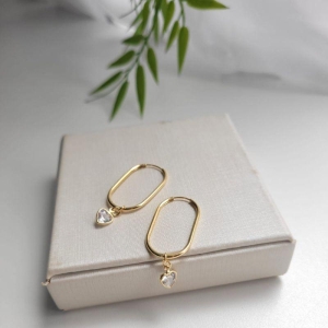 ARGOLA OVAL FECHADA COM PEDRA CRISTAL