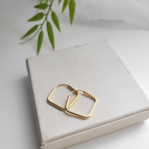 ARGOLA TRIANGULO LISA FIO REDONDO M