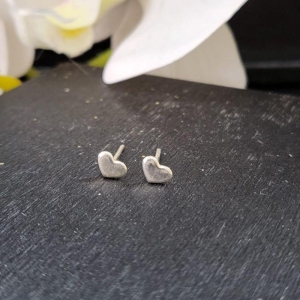 Brinco coracao fechado pequeno prata 925