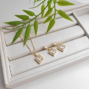 CONJUNTO PEDRA QUADRADA CRISTAL