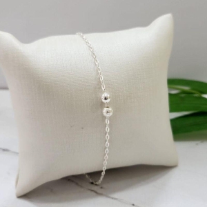 Pulseira com uma bolinha fosca e uma brilhante prata 925