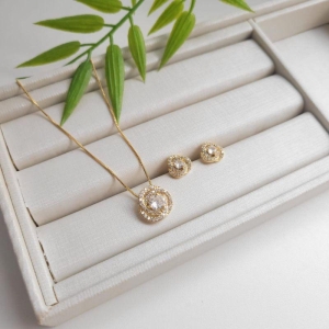 CONJUNTO FLOR CRAVEJADA