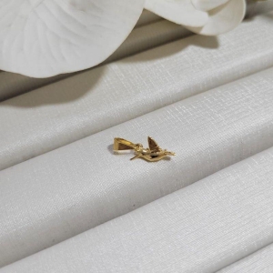 PINGENTE BEIJA FLOR COM ZIRCÔNIA BANHADO A OURO 18K