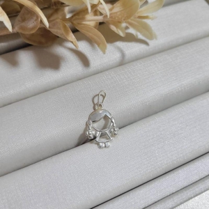 Pingente menina vazado todo liso prata 925