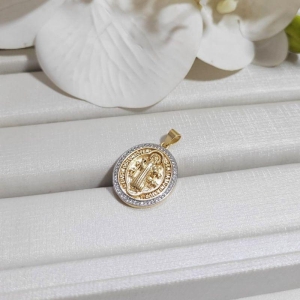 PINGENTE SAO BENTO CRAVEJADO BANHADO A OURO 18K