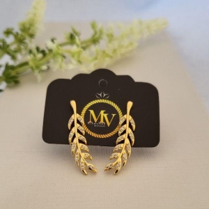 Brinco ear cuff folhagem cravejada banhado a ouro 18k