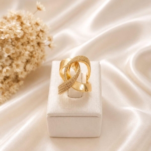 Anel cruzado liso e cravejado banhado a ouro 18k