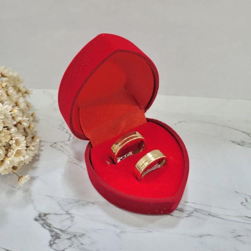 Aliança quadrada com uma linha banhado a ouro 18k