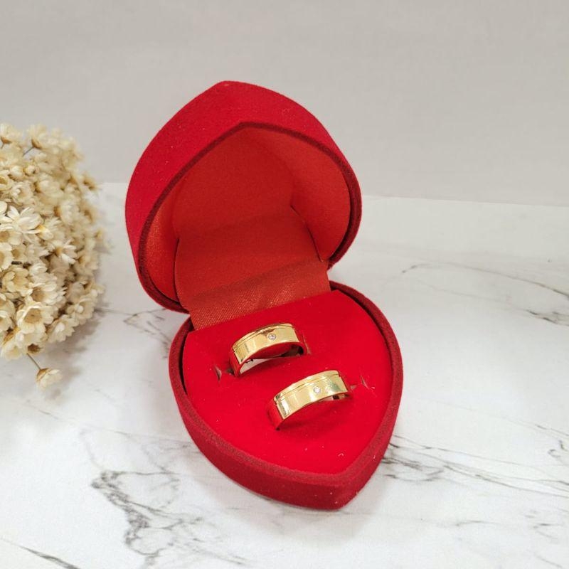 Alianca  quadrada com uma linha e zirconia banhada a ouro 18k