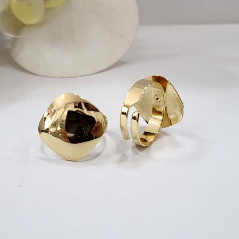 Anel chapa arredondado liso banhado a ouro 18k