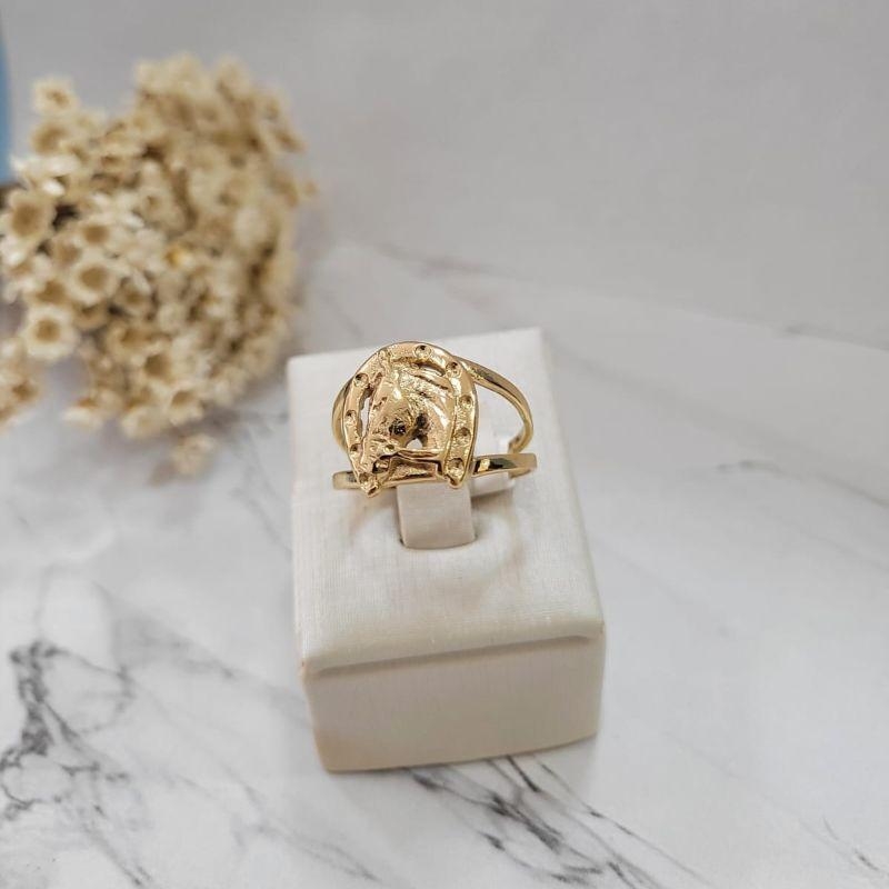 ANEL FERRADURA COM CAVALO BANHADO A OURO 18K