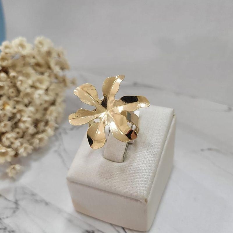 Anel flor petalas abertas finas banhado a ouro 18k