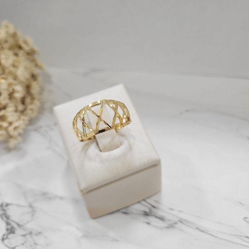 ANEL OURINHO CURVADO COM LINHAS EM X BANHADO A OURO 18K