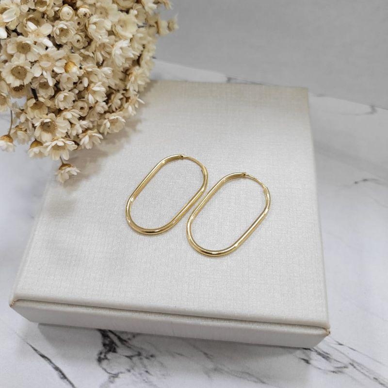 ARGOLA OVAL  FIO BATIDO  2,4CM  BANHADO A OURO 18K