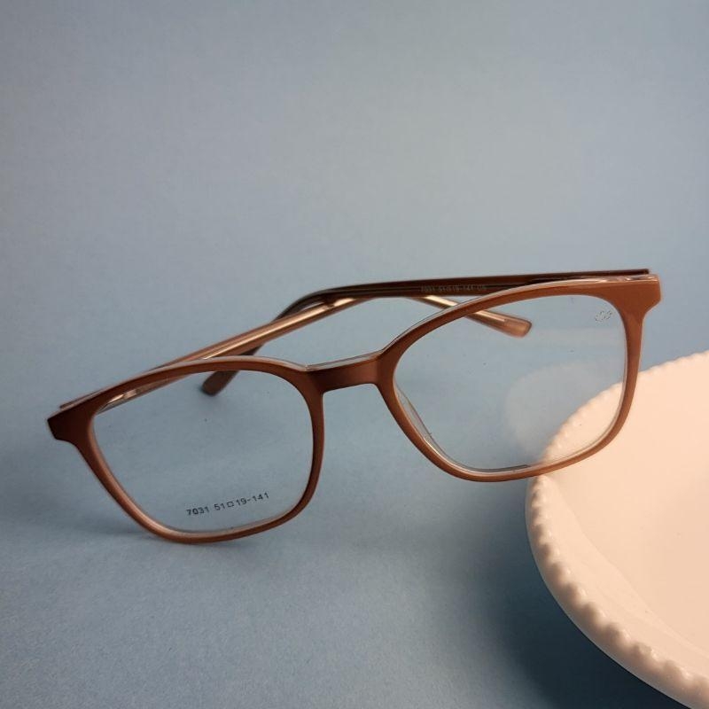 Armacao para oculos de grau oval feminina na cor bege