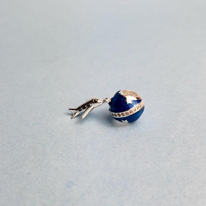 Berloque separador bola azul com aviao pendurado prata 925